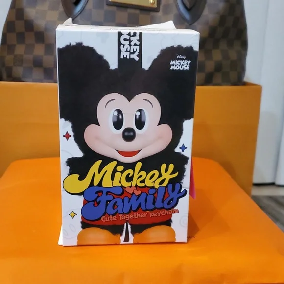 AUTHENTIC POPMART Mickey Family Cute Together Keychain/Bag Charm - DAISY 💜🩷💜 - Picture 3 of 11